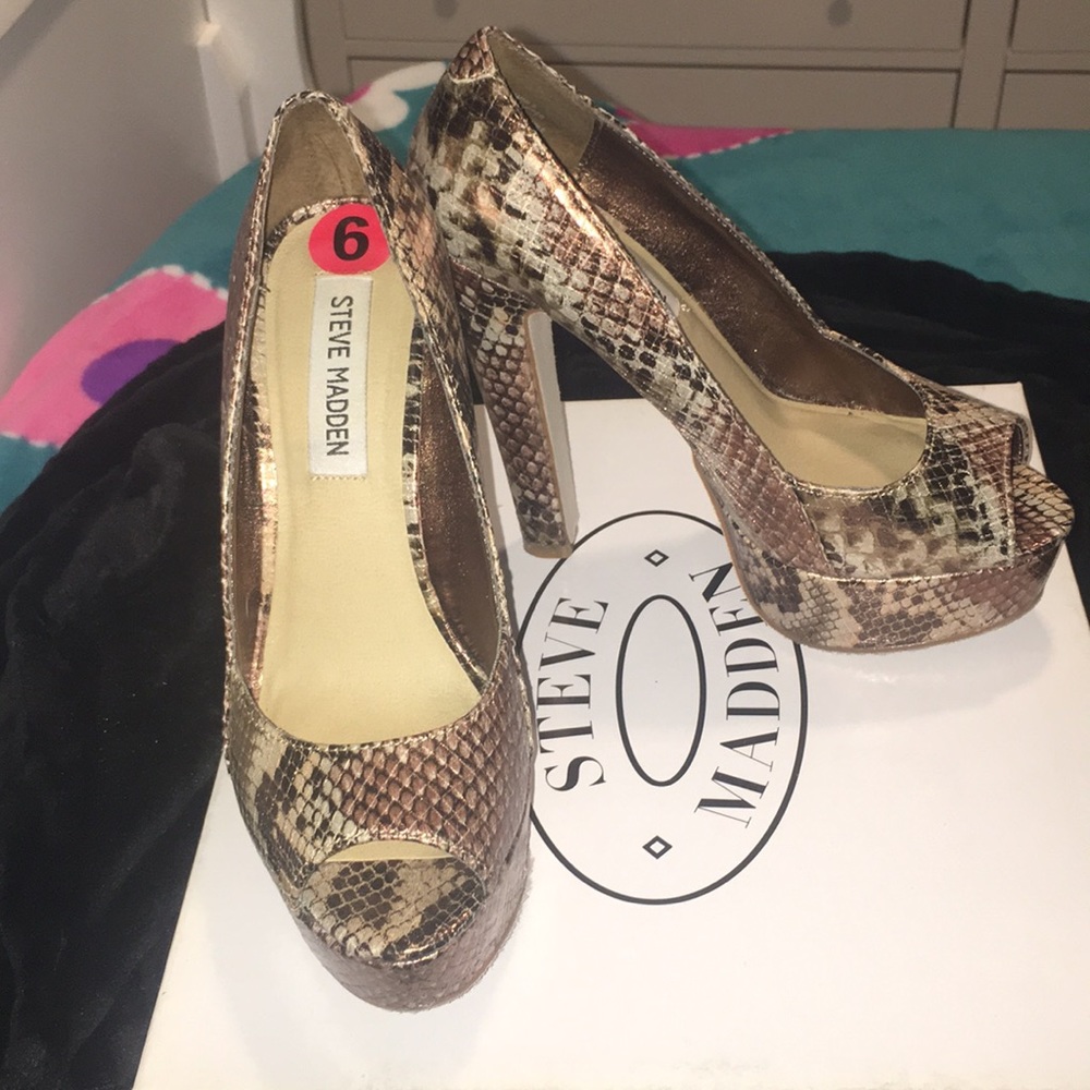 Size 6 Steve Madden platforms